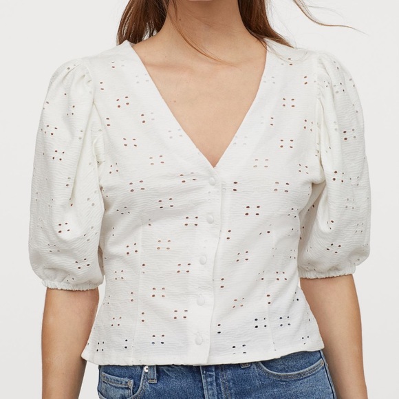 SOLD ON DEPOP: White puffy sleeve Blouse - Picture 2 of 5